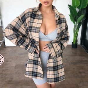 Over Sized Flannel(Beige/Black) (small/medium)